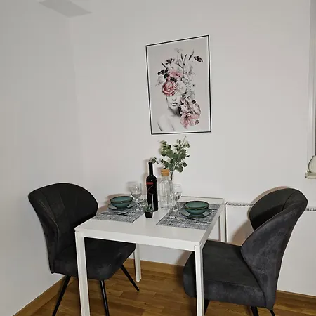 Cozy Terrace Near Duesseldorf Messe-fair & Airport I 15 Min *