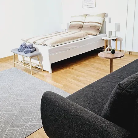 Cozy Terrace Near Duesseldorf Messe-fair & Airport I 15 Min Apartment Meerbusch