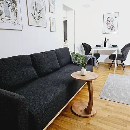 Cozy Terrace Near Duesseldorf Messe-fair & Airport I 15 Min * Meerbusch