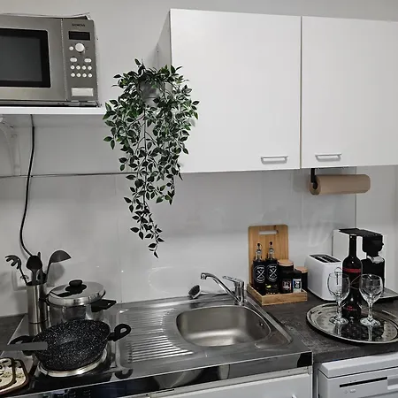 Cozy Terrace Near Duesseldorf Messe-fair & Airport I 15 Min