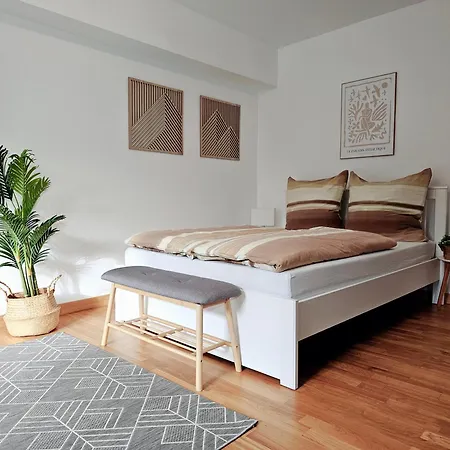 Cozy Terrace Near Duesseldorf Messe-fair & Airport I 15 Min Apartment Meerbusch