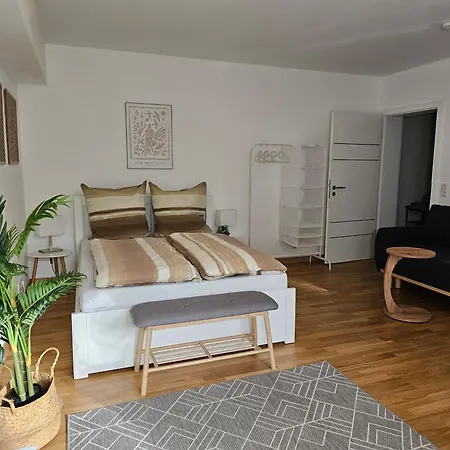 Cozy Terrace Near Duesseldorf Messe-fair & Airport I 15 Min Apartment *